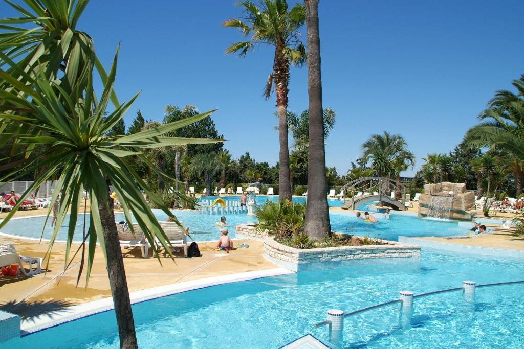 Camping Resort Les Champs Blancs Agde Exterior foto