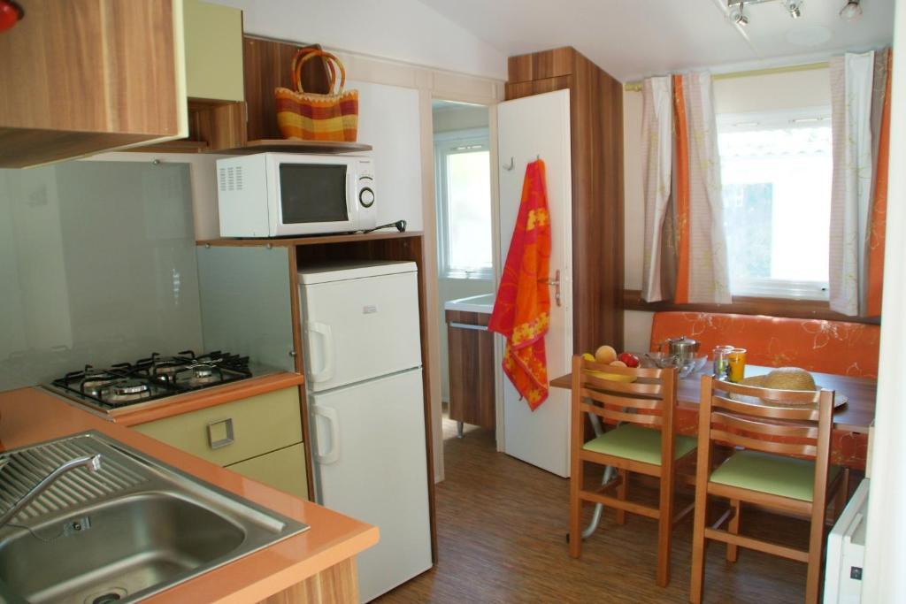 Camping Resort Les Champs Blancs Agde Quarto foto