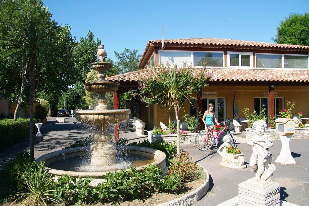 Camping Resort Les Champs Blancs Agde Exterior foto
