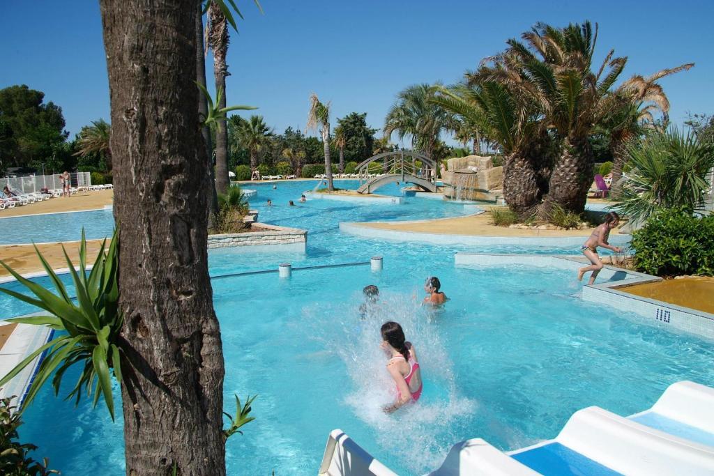 Camping Resort Les Champs Blancs Agde Exterior foto